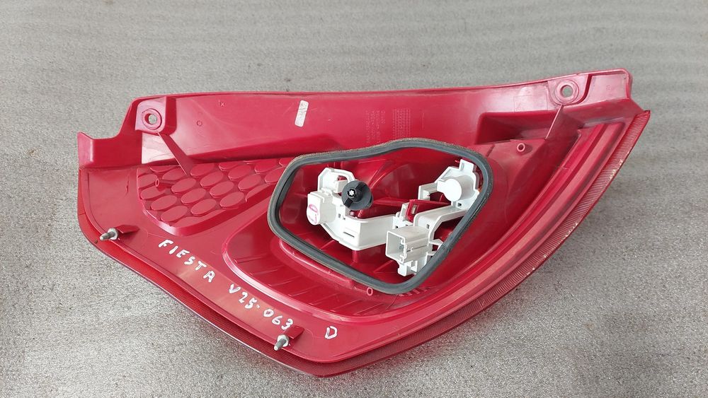 Farolim direito FORD Fiesta VI (CB1, CCN)