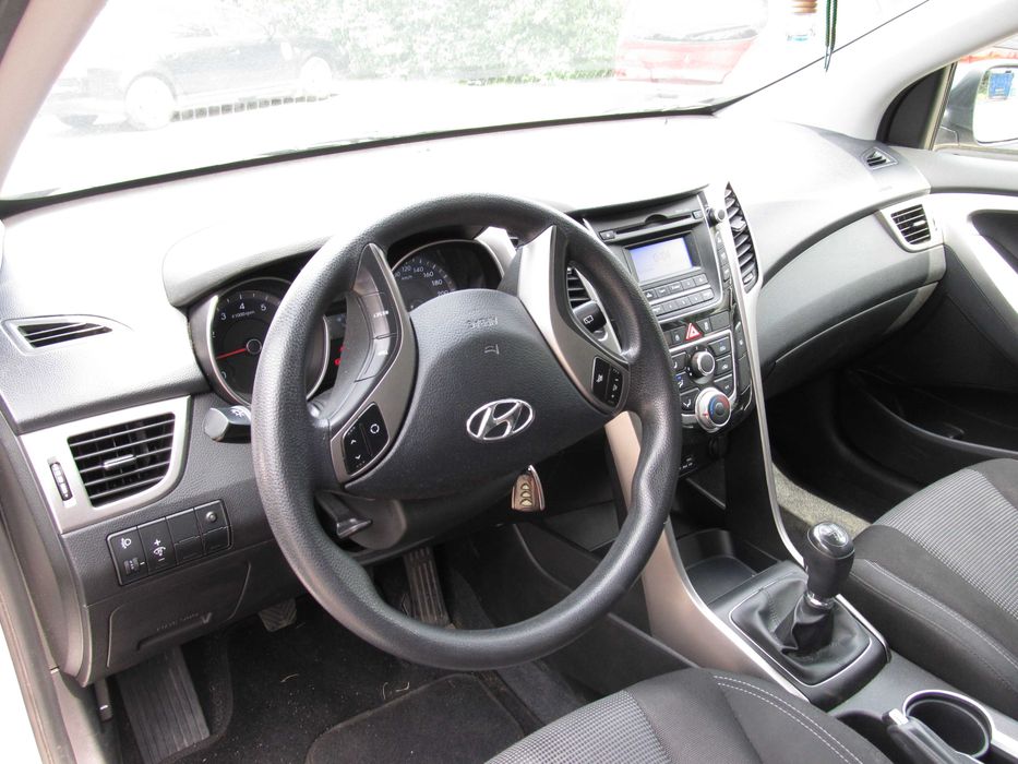 Sprzedam HYUNDAI i30 rocznik 2014 benzyna