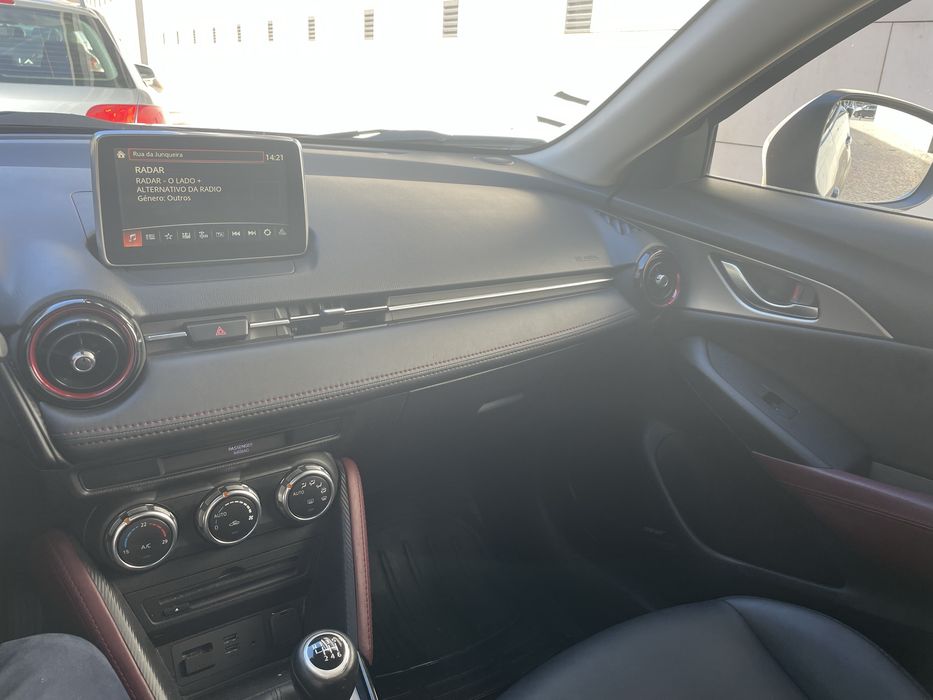 Vendo Mazda CX3, cor cinza, 108.400km, 105 CV, manutenções feitas na marca, 1500cc, Diesel, AC, GPS, camara traseira. Bom estado. — photo 3