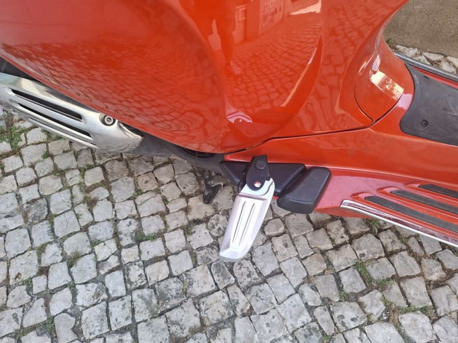 Apoio pés passageiro Vespa Primavera
