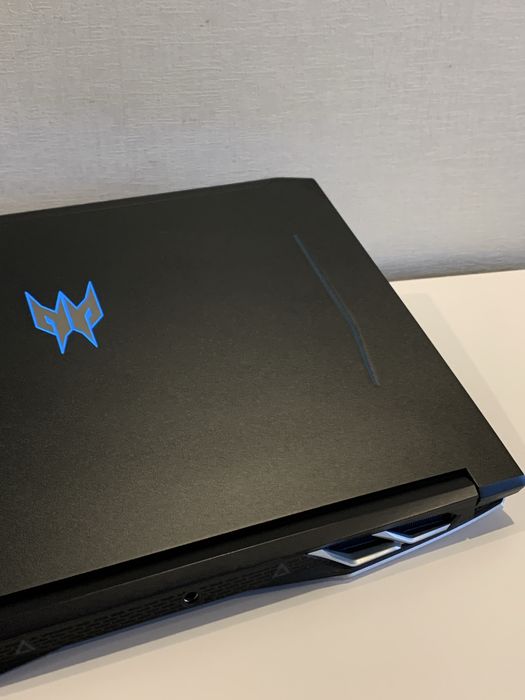 Acer Predator Helios 300 PH315-54 чудовий ігровий ноутбук