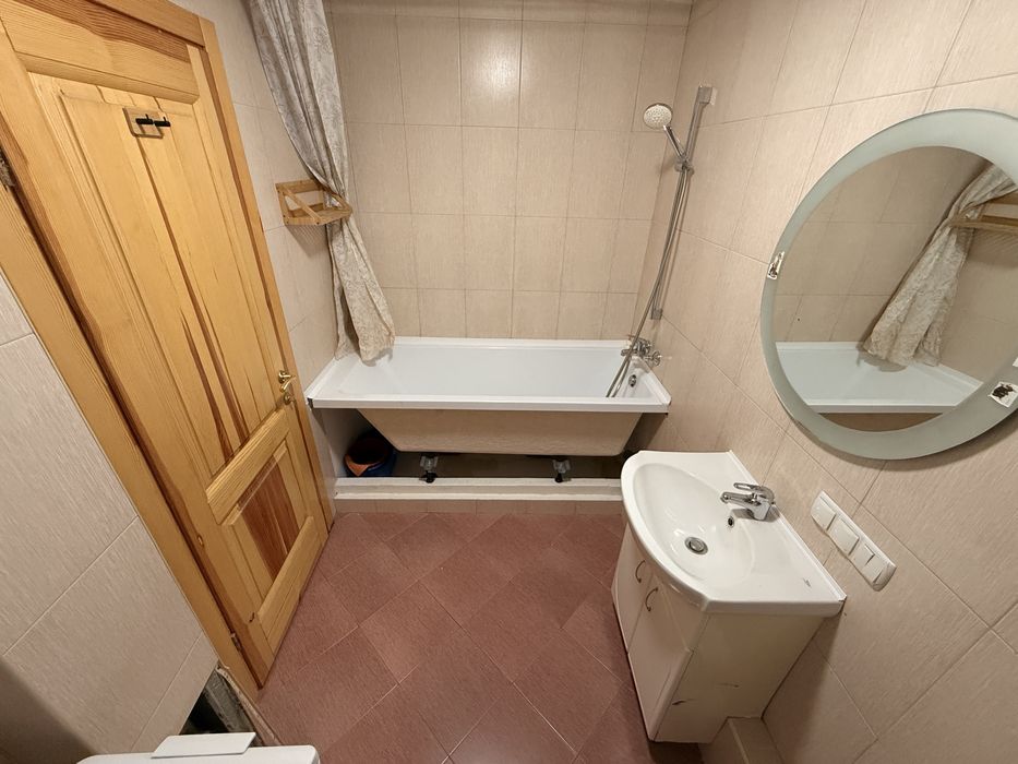 Продам 2-ух ком кв просторную Кирпич Тополь 3 от Созидателя