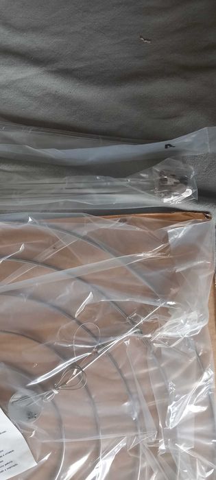 Organizador original para 59 fotografias suspensas por cabos