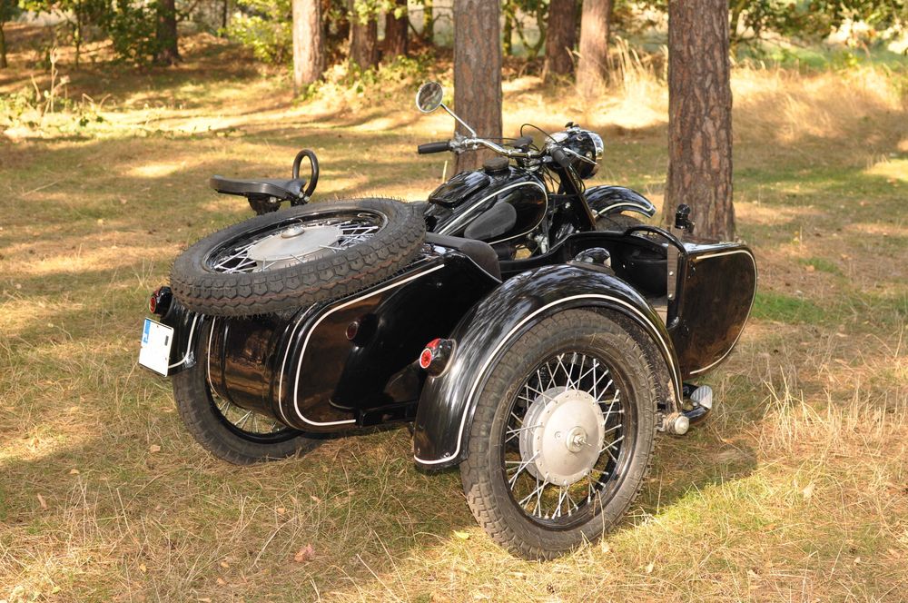 Motocykl z wózkiem bocznym KMZ-K750 "Kaśka"