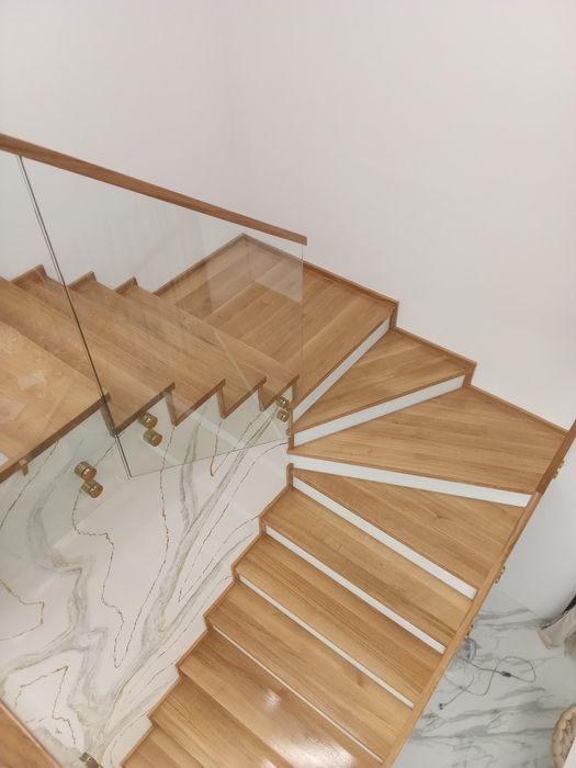Schody półkowe dywanowe i na beton
