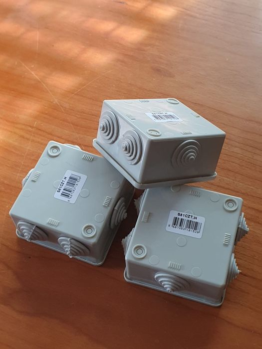 3 Caixas de Derivação Salientes IP55 (Valor Conjunto)
