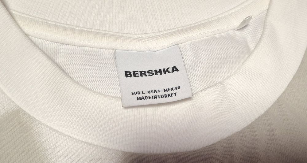 Bershka Boxy Fit Oversize футболка біла з принтом