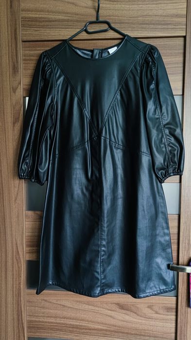 Sukienka z imitacją skory