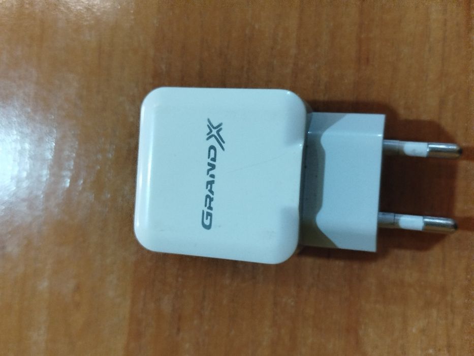 Юезбі зарядний пристрій