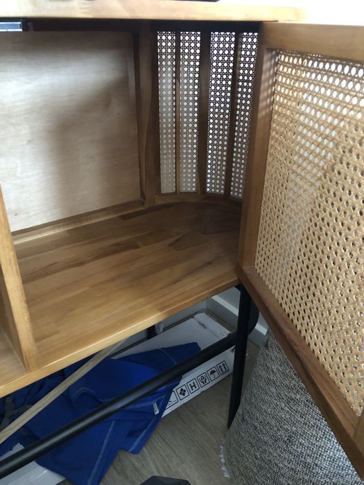 Móvel aparador em rattan e estrutura metalica