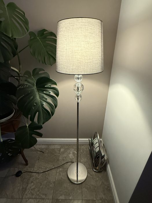 Elegancka lampa stojaca szara / srebrna