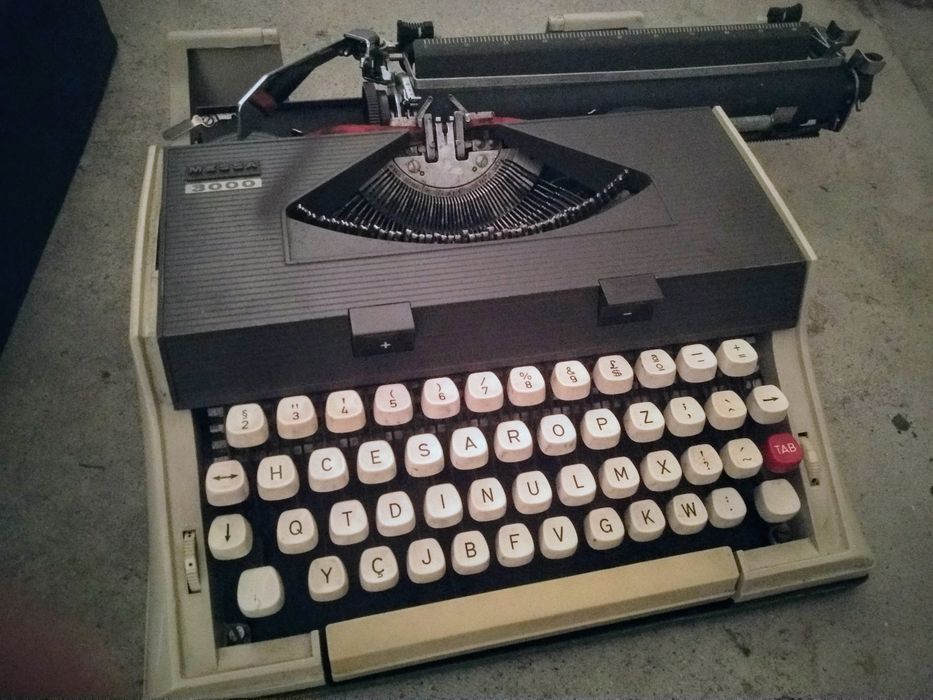 Máquina de escrever Messa 3000