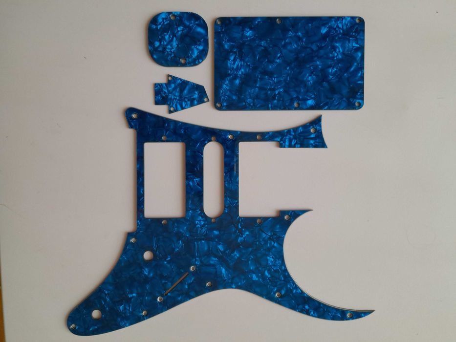 Vendo várias pickguards para guitarras Ibanez