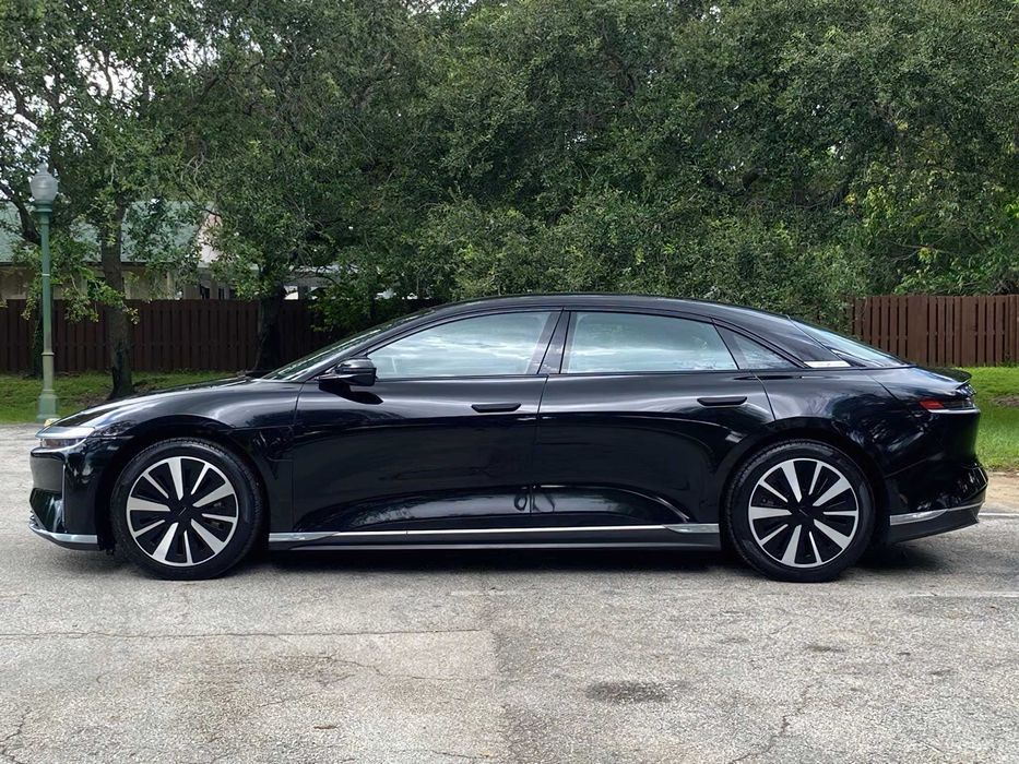 Lucid Air Touring      2024