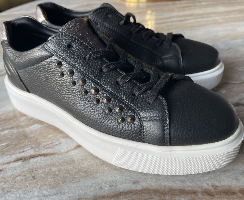 Ténis em Pele Preta SLS – Tamanho 38