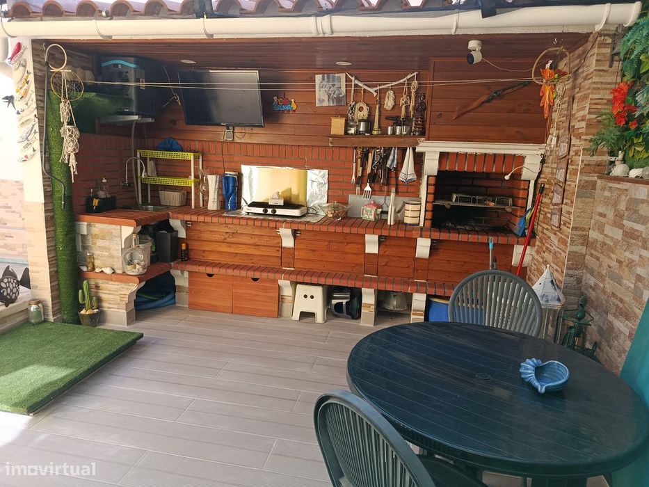 Moradia T2 +2 com piscina aquecida em Samora Correia