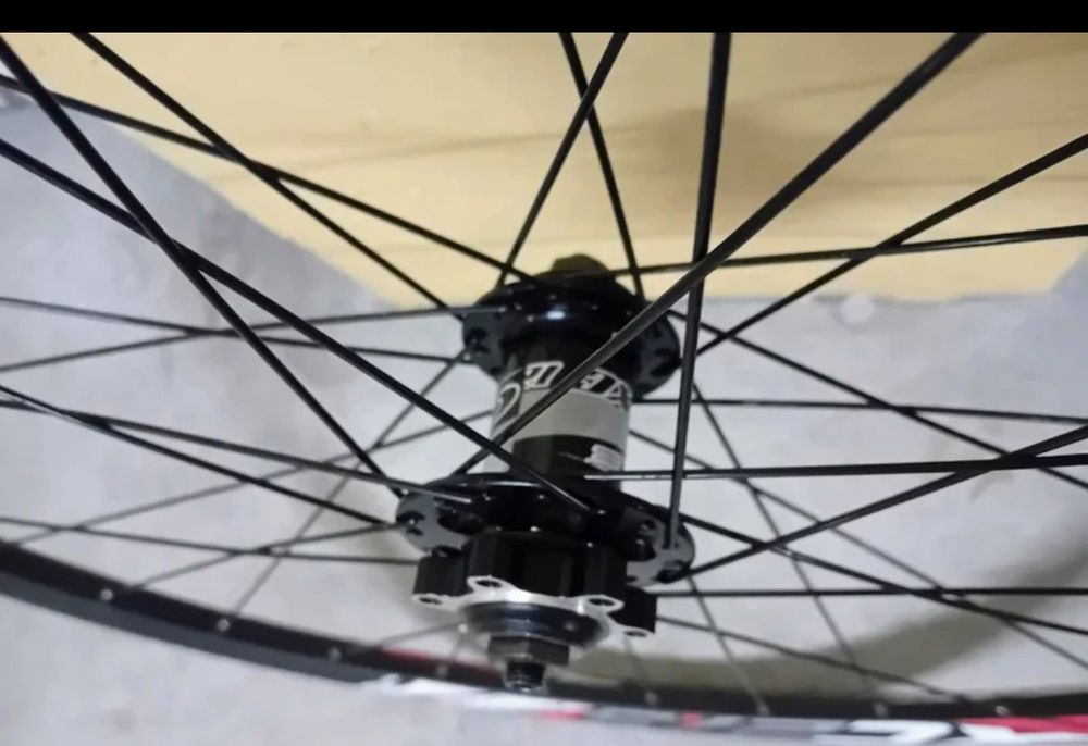 Roda da frente OZONE 27.5 nova