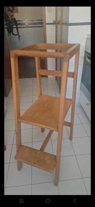 Torre de aprendizagem em madeira