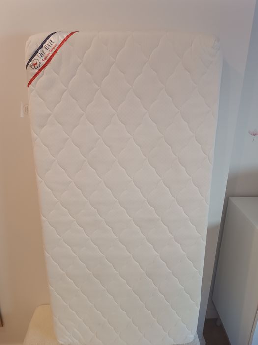 Berço com colchão