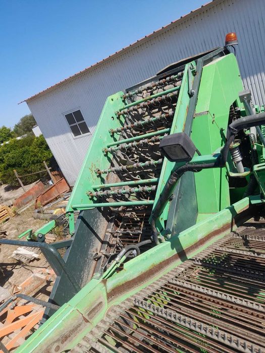 Colhedora de Batatas AVR Spirit 6100