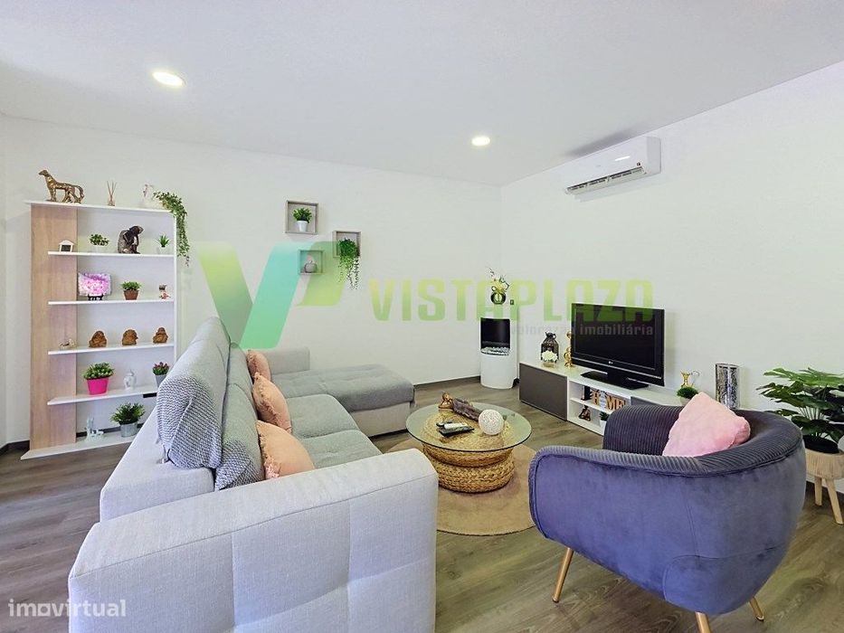 Apartamento T2 com Grandes Varandas e Garagem Box no Barranco do Ro...