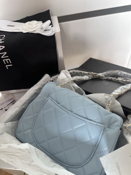Torebka niebieska chanel w opakowaniu