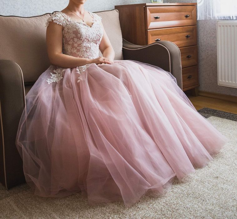 Różowa gorsetowa suknia ślubna księżniczka