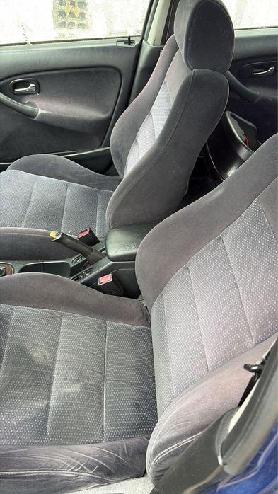 Vendo carro para peças com motor a trabalhar