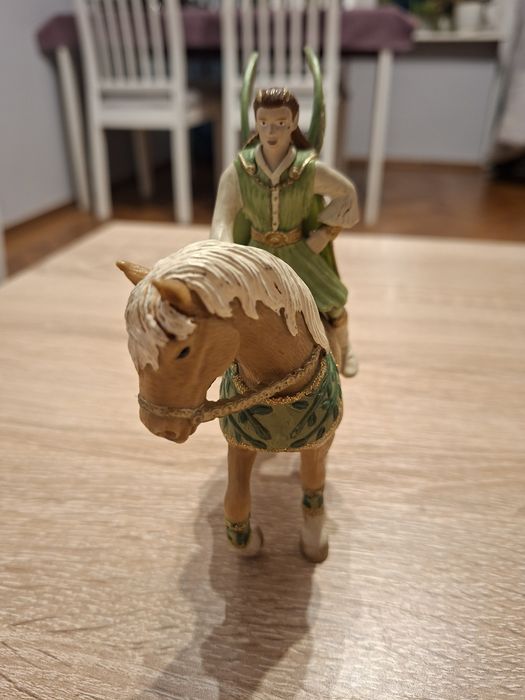 Elf Falaroy na koniu Schleich