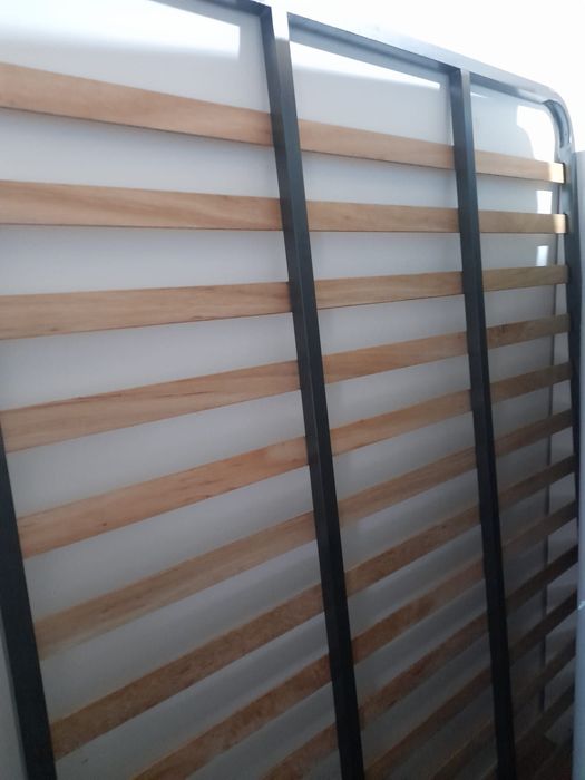 Cama estufada semi nova