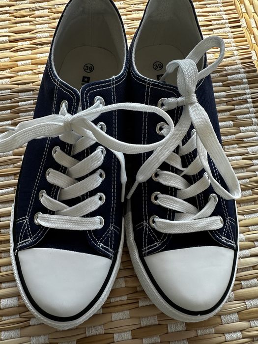 Damskie trampki buty r.39 News