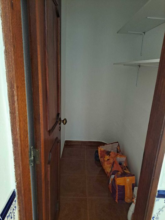 T2, Aluga-se R/C moradia para 1 ou 2 casais