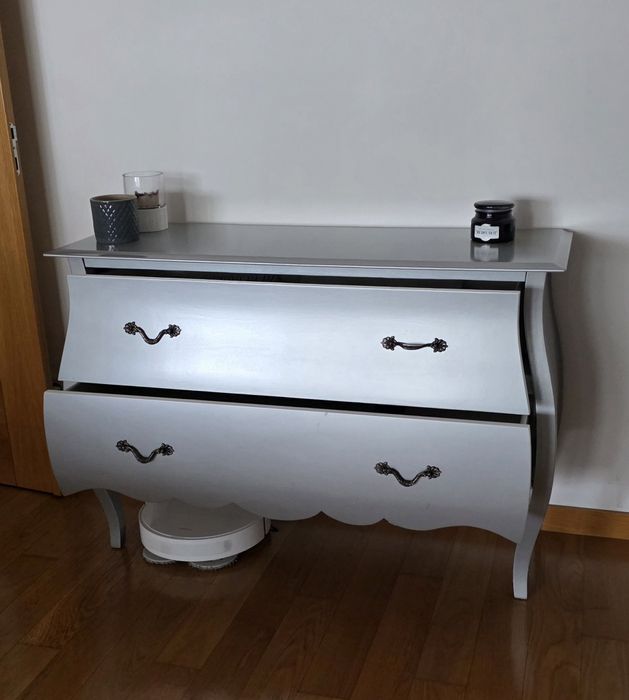 Dois aparadores 120 cm e 55 cm