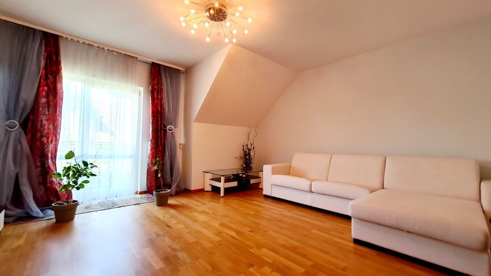 Будинок з басейном і гаражем на 2 авто