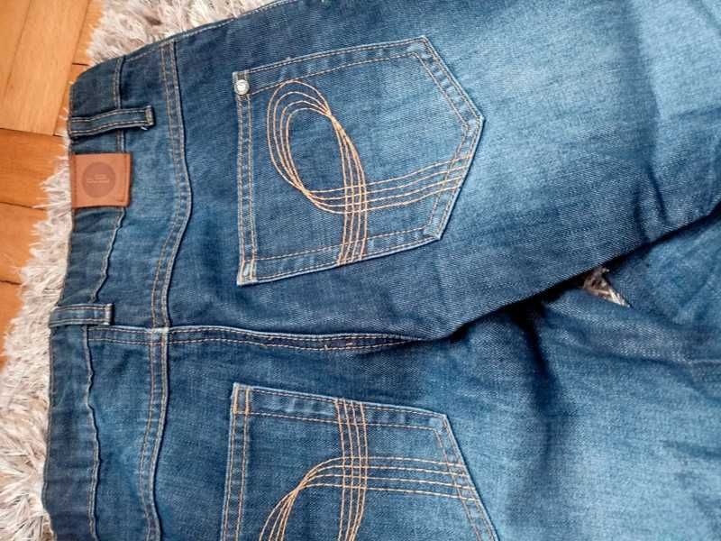 Młodzieżowe spodnie jeansy pomp de lux rozmiar 134