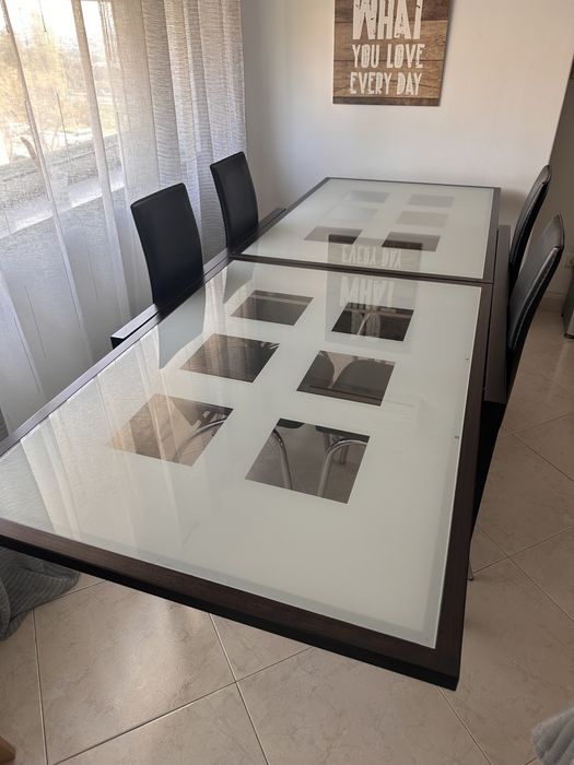 Mesa Extensível + 4 Cadeiras (Negociável)