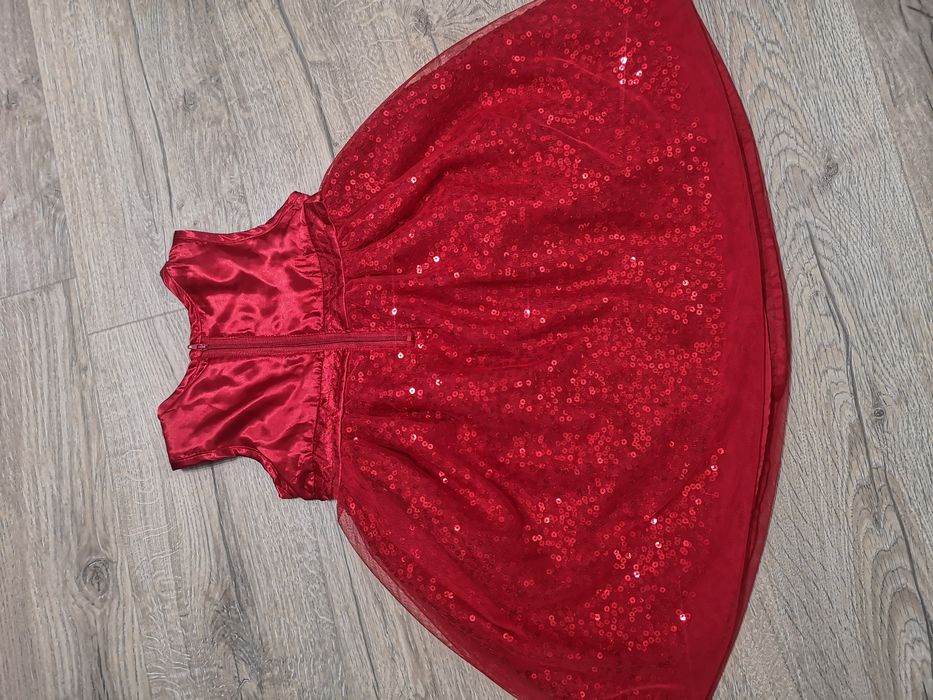 Sukienka cekinowa czerwona rozm. 98cm 2-3lata