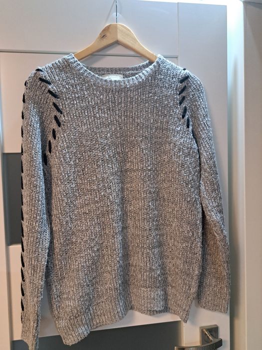 Sweter szary sznurówka