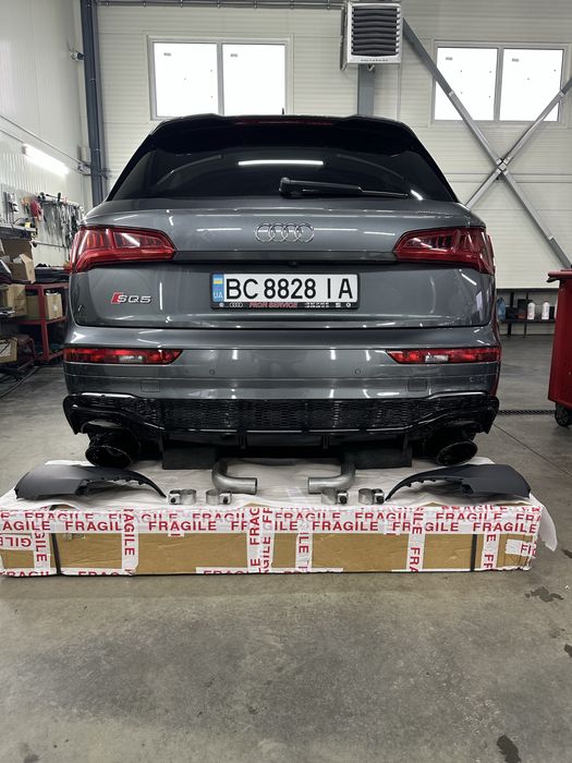 Audi Q5 SLine SQ5 2018 глянцевий чорний дифузор в стилі RSQ8 Британія