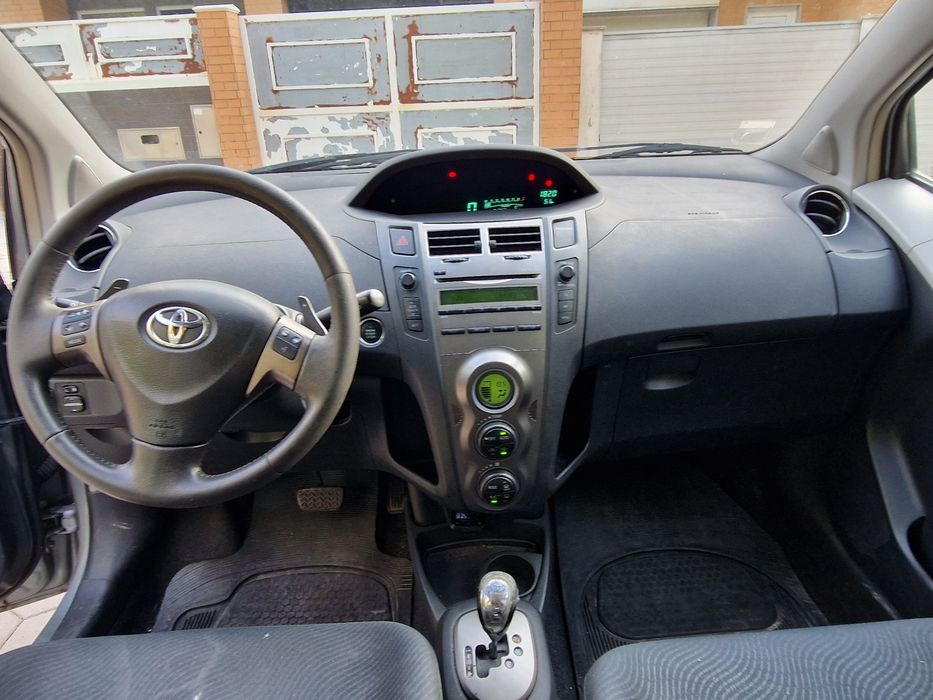 Toyota Yaris com poucos quilómetros