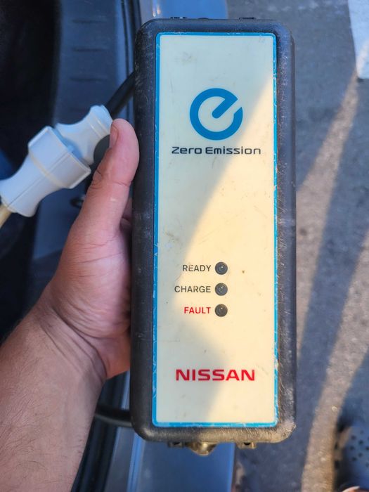 продам зарядку для ніссан ліф (оригінал) 5000грн