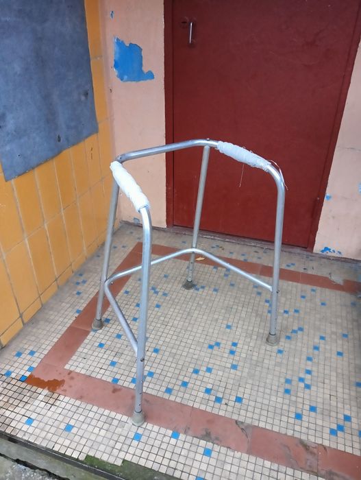 Ходунки легкі для літніх людей