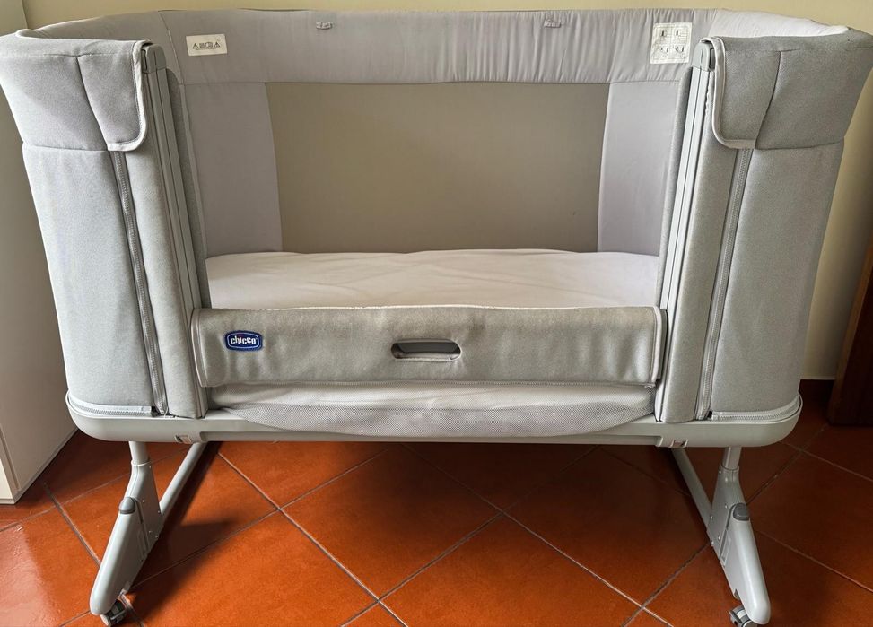 Chicco Next2Me Forever - Ash Grey com caixa em ótimo estado até aos 4 anos