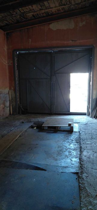 Оренда відкритої площадки площею від 100 до 500м2 та складських приміщень 30-60 м2 у Львові
