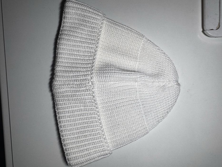 Продам шапку білу C.P Company нова оригінал