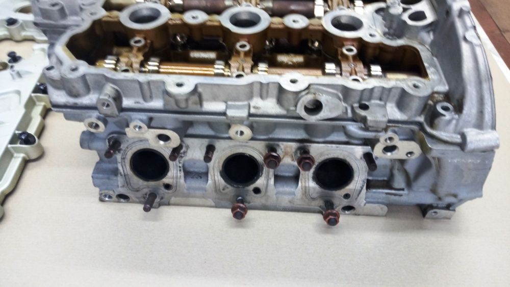 Головка крышка Audi Q7 Q5 A8 A7 A6 A5 A4 Touareg 06E103066M 06E103065L