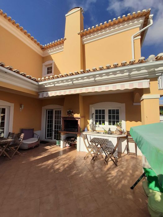 Invista na Riviera Portuguesa — Villa exclusiva em Cascais à venda!