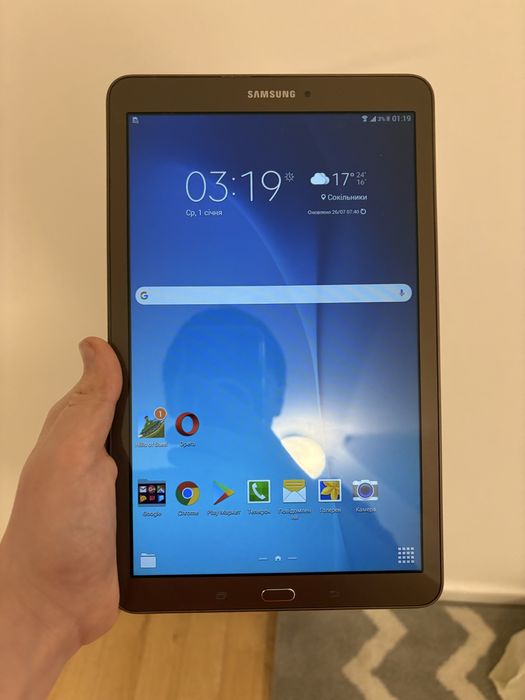 Планшет Samsung стан-(9/10) в комплекті іде зарядка і чихол