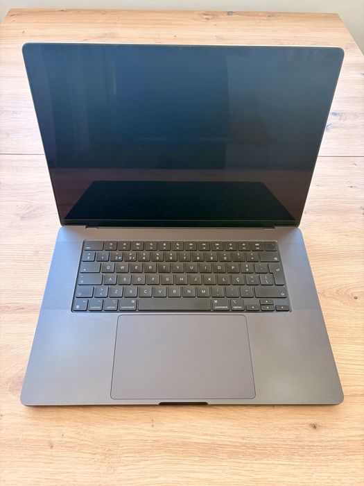 MacBook Pro M4 Pro 16” – 24GB RAM 512GB SSD