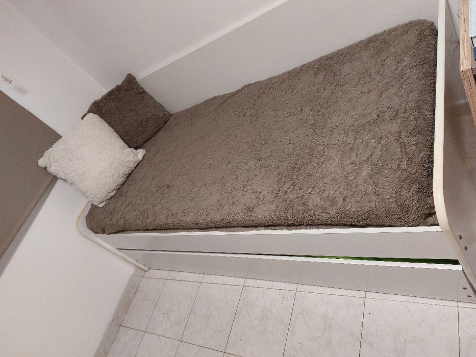 Cama dupla de solteiro, até domingo vendo por 80€